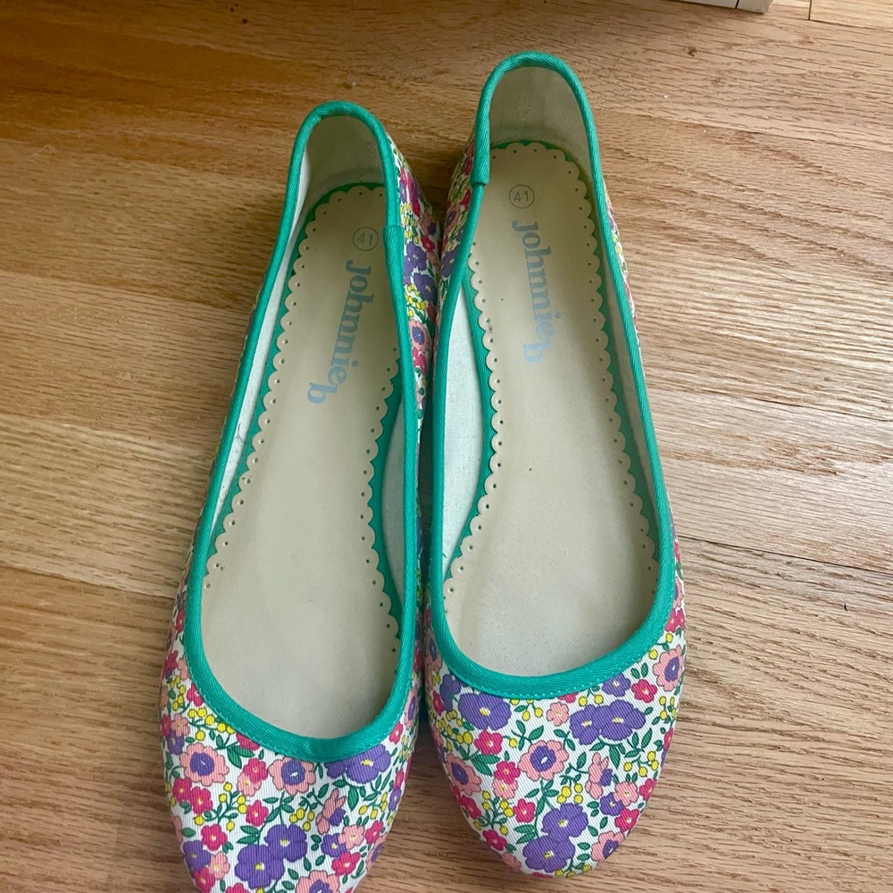 Johnnie b by Boden Floral Ballet Flats Women’s size 10